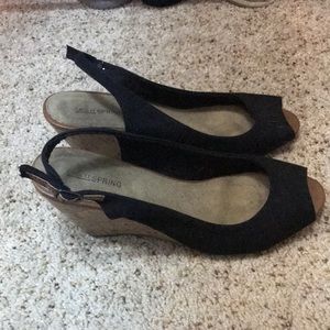 Black wedges